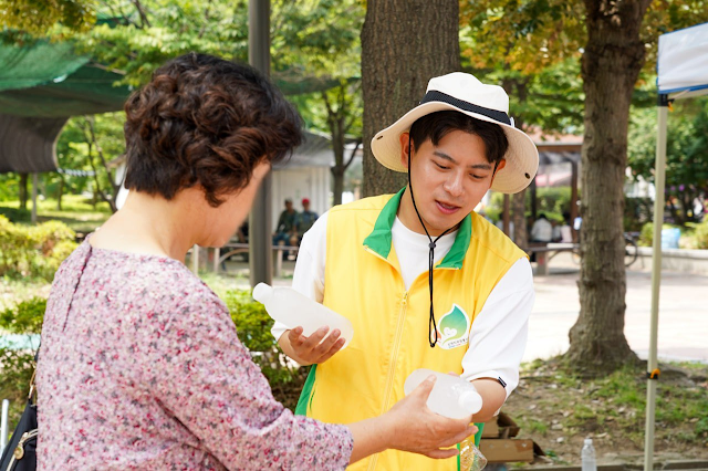 dal_ggu's tweet photo. Shincheonji Volunteer Group Gwangju Branch Holds Water-Sharing Campaign to Mitigate Heat-Related Illnesses
#Shincheonji #church #volunteer #christian #bible https://t.co/sf2GYzbZCq