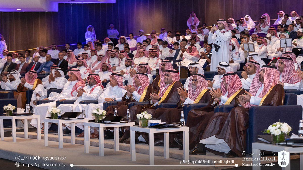 _KSU's tweet image. برعاية صاحب السمو الملكي الأمير عبدالعزيز بن تركي بن فيصل وزير الرياضة ..

 سعادة رئيس #جامعة_الملك_سعود المُكلَّف أ.د. علي بن محمد مسملي يفتتح فعاليات المؤتمر والمعرض الدولي السادس لعلوم الرياضة والنشاط البدني.