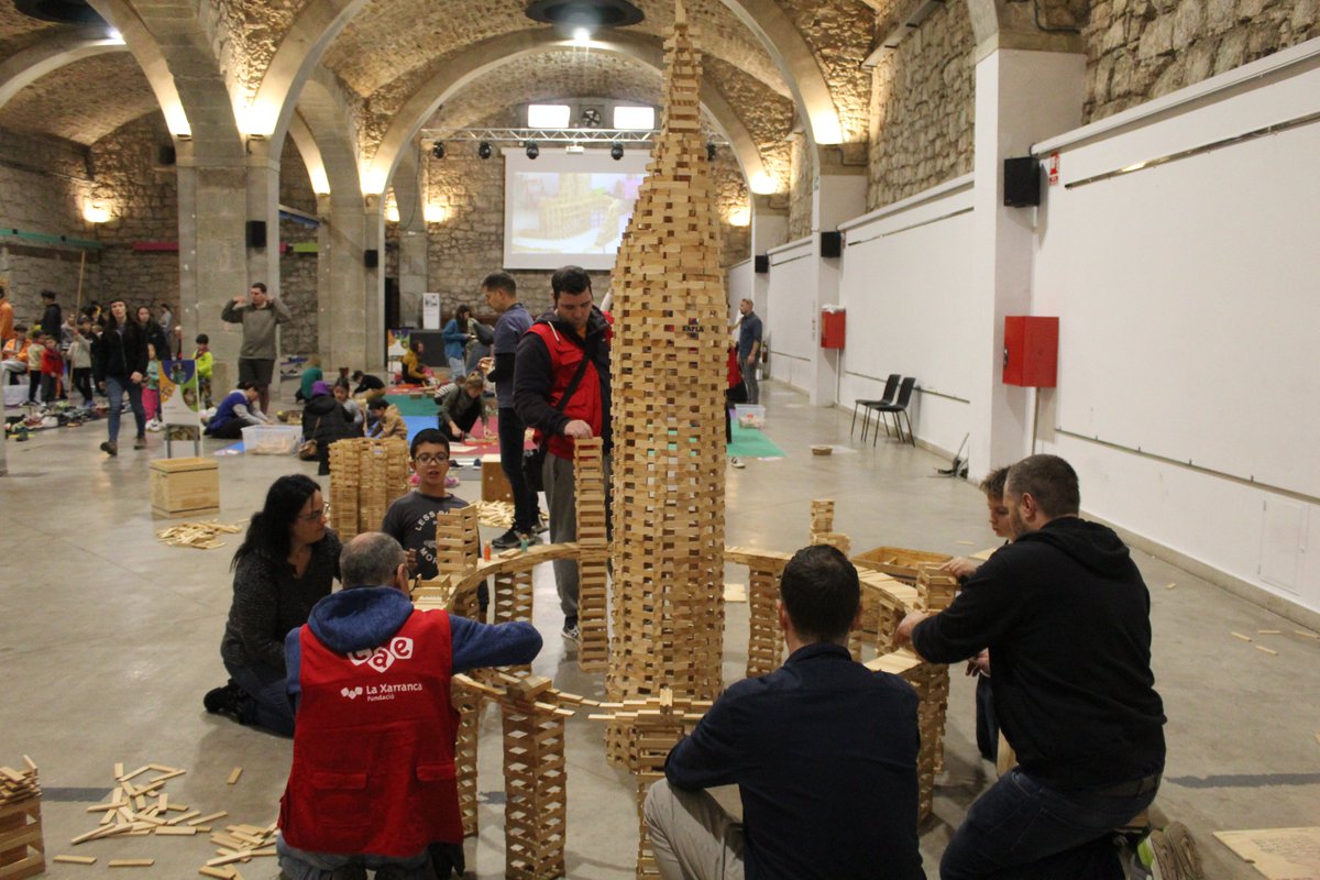 caemanresa's tweet photo. 👉Sessions escolars i activitat amb col·legis professionals, novetats del 7è #KaplaMuseu. 
El Museu de l’Aigua i el Tèxtil de #Manresa acull un any més l’activitat solidària organitzada pel #CAE i @parcdelasequia, el cap de setmana del 15 i 16 de novembre https://t.co/K8xr2aCASe https://t.co/fjwa6tjiU7