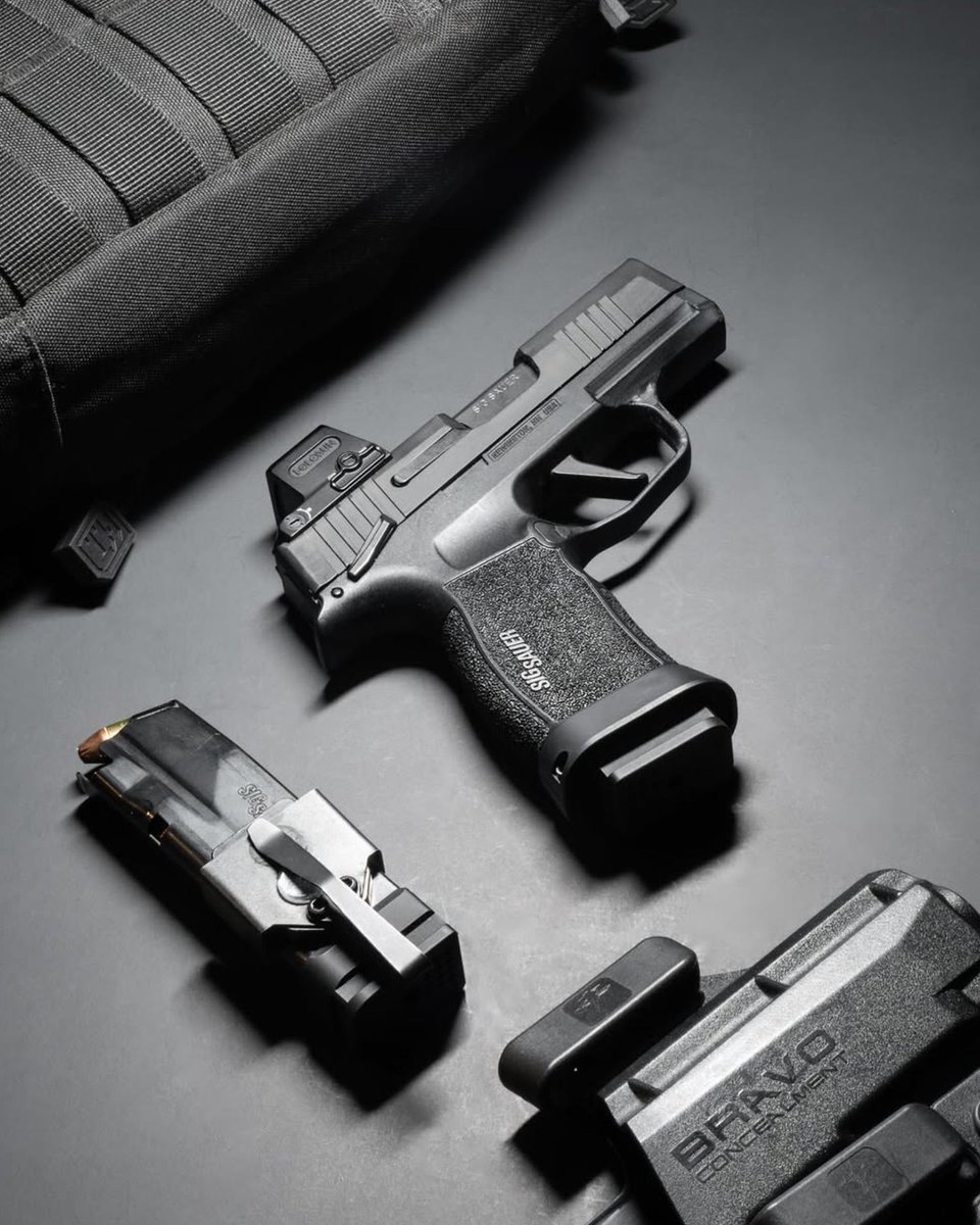 BravoHolsters's tweet image. P365X 😍 
📸 by @mike_das &amp;lt; follow for more

#rangeday #edc #sig #sigsauer #gear #tools #ccw #edcgear #tacdev #tacticaldevelopment #p365x #p365 #holosun #9mm #2a #neomag