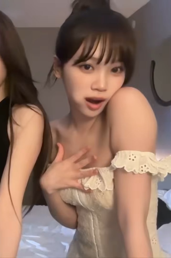 Chaemwon's tweet image. hi, i&apos;m back! so, what did i miss? ❤︎