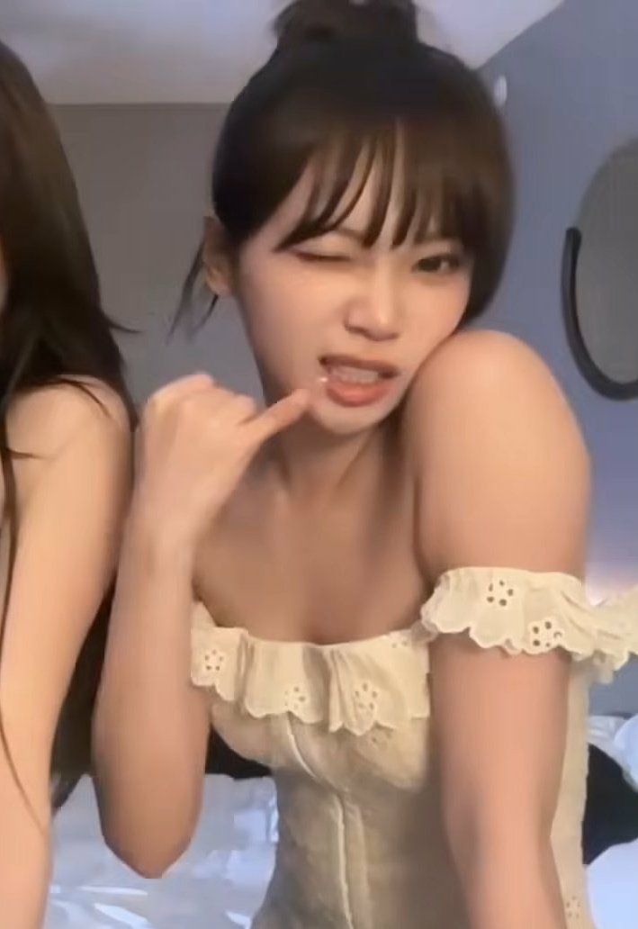 Chaemwon's tweet image. hi, i&apos;m back! so, what did i miss? ❤︎