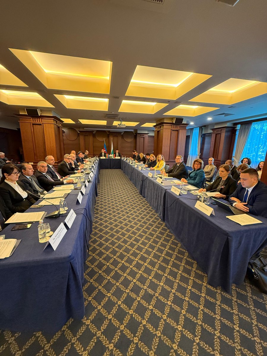 AzEmbBulgaria's tweet image. The 7th meeting of the Azerbaijan-Bulgaria Intergovernmental Commission on Economic Cooperation was held on 30 October in Sofia.

Before the meeting, a bilateral meeting took place between the delegation led by the Azerbaijani co-chair of the intergovernmental commission,…