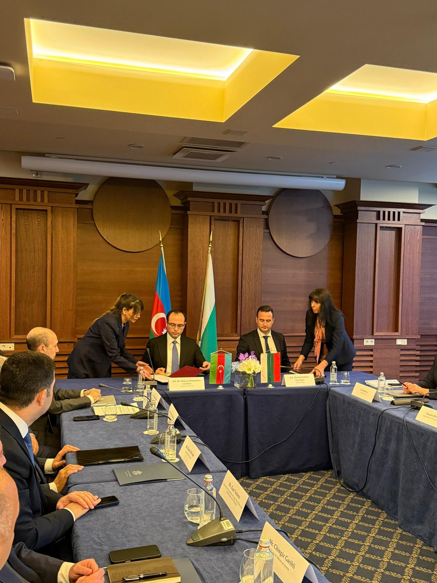 AzEmbBulgaria's tweet image. The 7th meeting of the Azerbaijan-Bulgaria Intergovernmental Commission on Economic Cooperation was held on 30 October in Sofia.

Before the meeting, a bilateral meeting took place between the delegation led by the Azerbaijani co-chair of the intergovernmental commission,…
