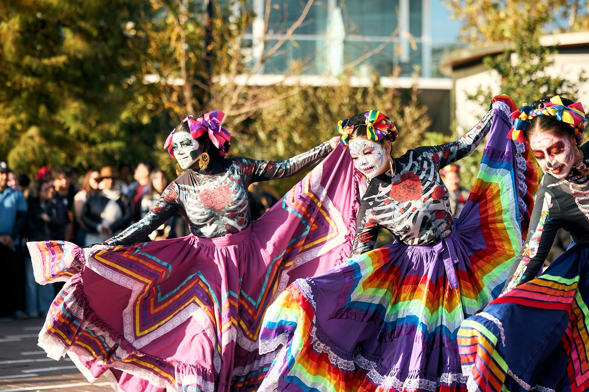 TheWharfDC's tweet image. Thank you to everyone who joined us Saturday for Día de los Muertos at #TheWharfDC in partnership with the @MexCultureDC, @FiestaDCOficial, @dcunited, @GiantFood, and @ModeloUSA! 

We had a wonderful afternoon honoring loved ones, watching cultural performances and more.