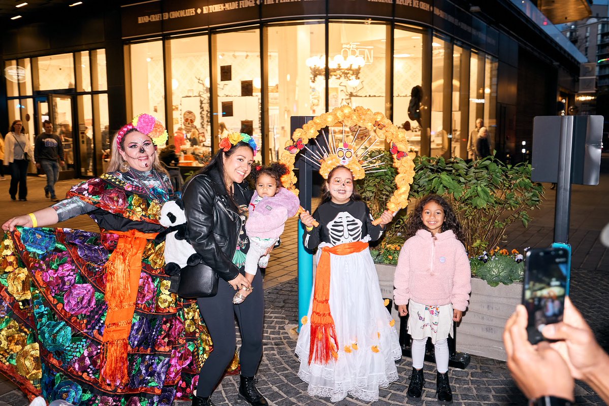 TheWharfDC's tweet image. Thank you to everyone who joined us Saturday for Día de los Muertos at #TheWharfDC in partnership with the @MexCultureDC, @FiestaDCOficial, @dcunited, @GiantFood, and @ModeloUSA! 

We had a wonderful afternoon honoring loved ones, watching cultural performances and more.