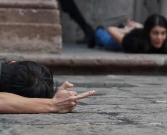 Cuando usted protestaba presidenta nunca la vi reprimida y humillada en el piso. 
Ayer se reprimieron protestas totalmente orgánicas y espontáneas. 
La historia se encargará de regresarle el gesto.