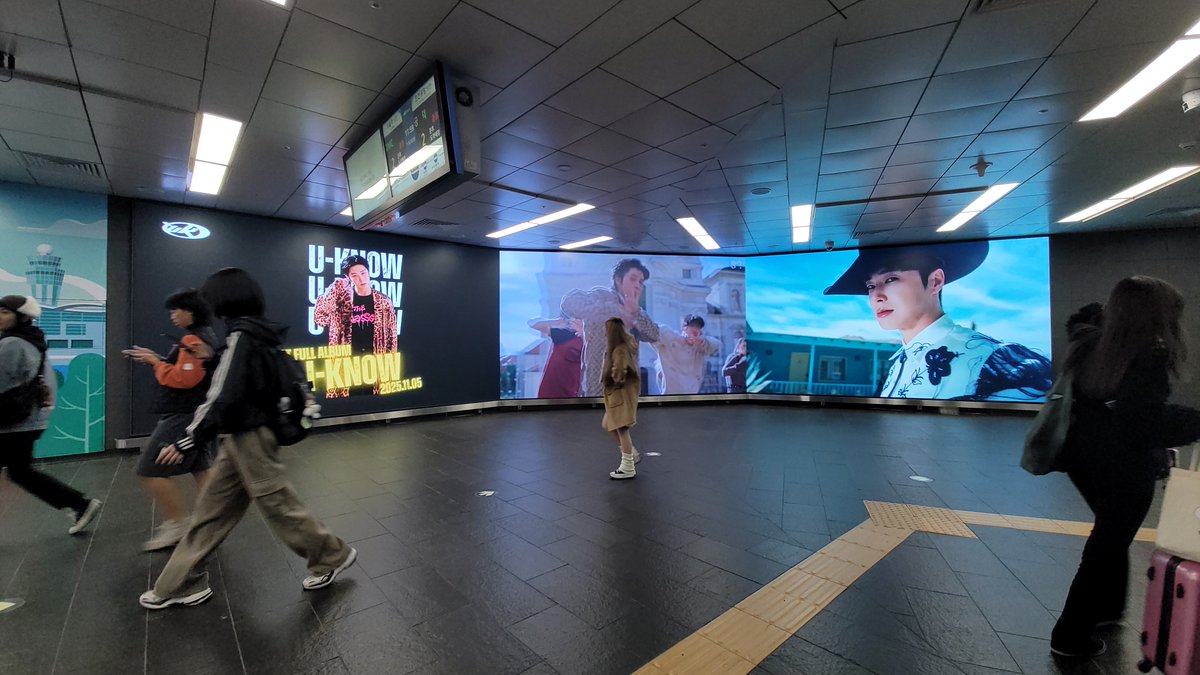 fanlaboratory's tweet photo. #유노윤호 #UKNOW #ユンホ #YUNHO
#정윤호 #IKNOW #UKNOW_IKNOW
#OneAndTheOnly_UKNOW

📢U-KNOW THE 1ST ALBUM I-KNOW

 📍#홍대입구역_디지털사이니지(1번)
📅2025.11.03-11.09

♦https://t.co/pgpaptwhdT

@Dear0206UK 

#앨범발매_축하광고 #최애광고
#홍대광고 #지하철광고 #아이돌기념일광고 https://t.co/2xxoVfD1Y3