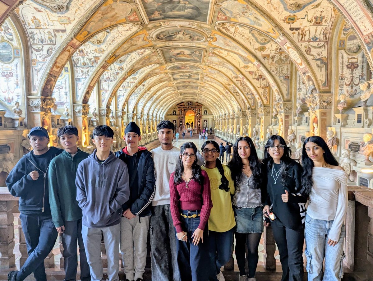 UcgsHistory's tweet photo. Groups in the Residenz Palace! https://t.co/4CP8HnNBN2