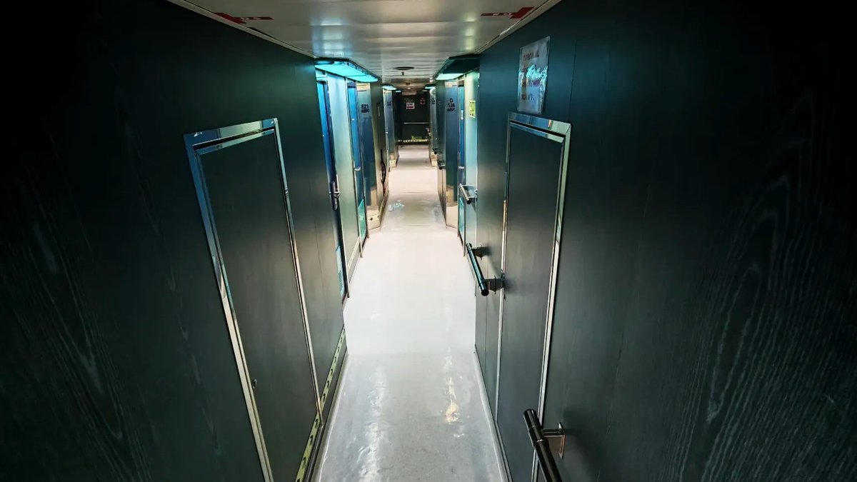 Trabzon'dan Rusya'ya 14 yıl aradan sonra feribot seferleri başladı.

• Yolculuk süresi: 12 saat
• Oturarak yolculuk: 70 dolar
• 4 kişilik kamara: Kişi başı 90 dolar
• Suit oda: 220 dolar
• Araç: 500 dolar