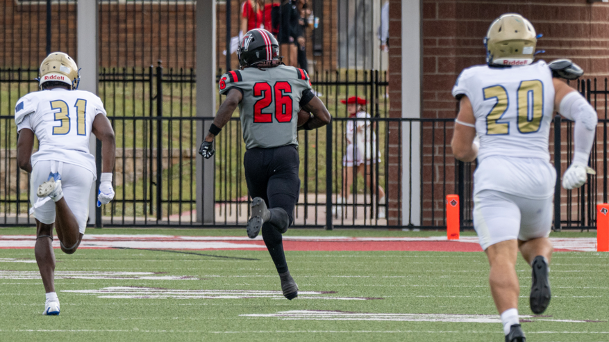 TVCCsports's tweet photo. HE GONE -- Rayshaun King pulls away from NEO defenders on a 78-yard touchdown run Saturday at Bruce Field. The Cardinals (7-2) have this week off and begin the SWJCFC regional playoffs Saturday, Nov. 15. (Mark Bennett photo) https://t.co/Y5I37jvfUF
