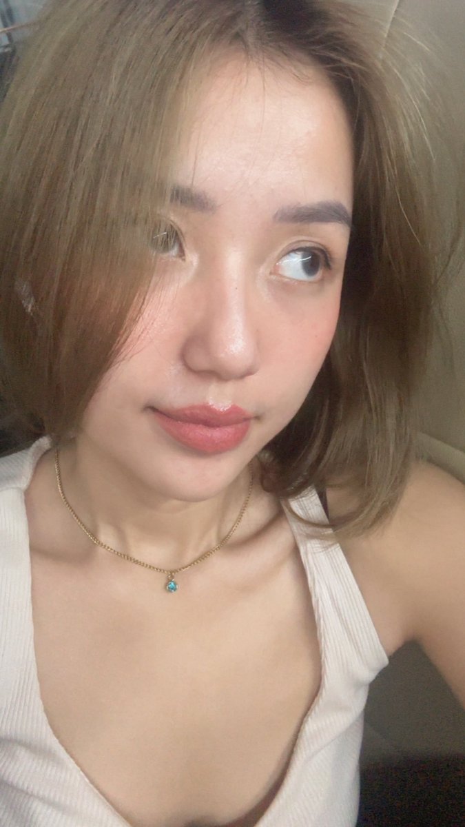 angewwie's tweet photo. dry ahh skin https://t.co/fueUOxgN3l