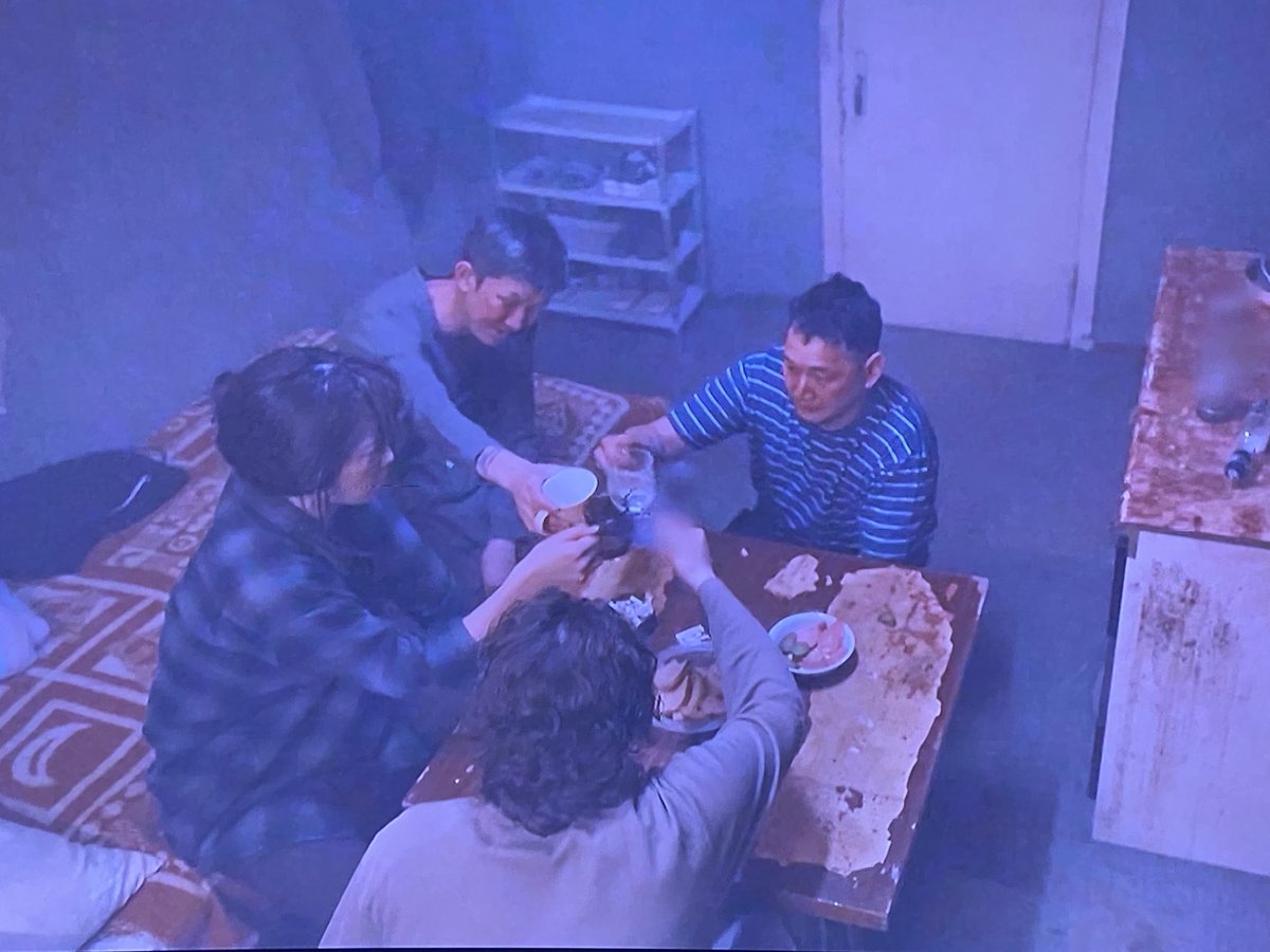 Надад ирээгүй хайр гэнүү нэг үзлийн юм олоод харчихлаа. Манай Монголчууд зовлон нь багадсан юм шиг яагаад ийм хогийн юм хийдэг юм болдоо.