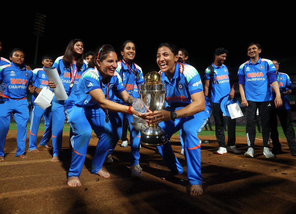 LChandravan's tweet photo. TEAM INDIA CELEBRATING WITH THE WORLD CUP TROPHY! 🏆🇮🇳
UNFORGETTABLE MOMENTS.

- PURE JOY, AND PRIDE FOR THE NATION! ♥️✨ https://t.co/CkeSeuJ4dZ