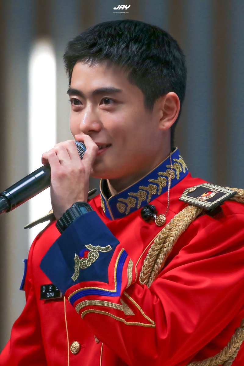 251103 서울여대 행사
코양이 눈 어뜩함... 근데 군인 시계🤦‍♀️
#NCT127 #JAEHYUN #재현 #정재현