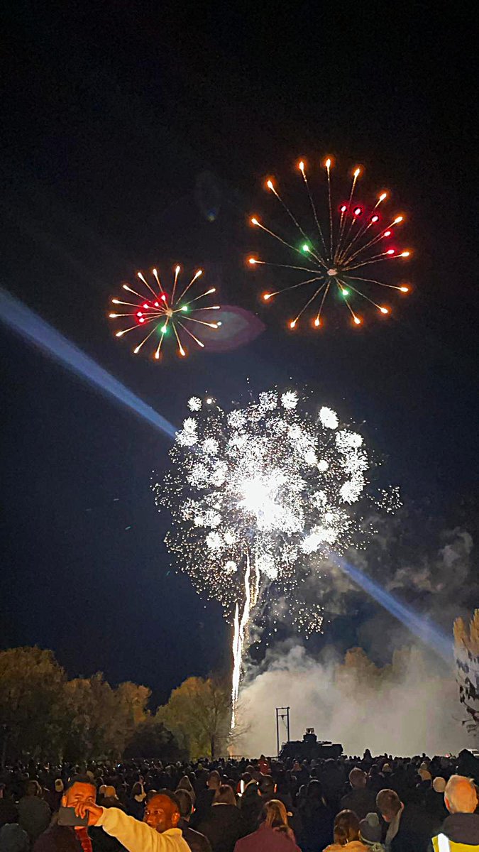 BuckinghamTC's tweet image. 🎆 Buckingham Fireworks 2025 lit up the sky on 1 Nov! Huge thanks to our volunteers, staff, vendors, &amp;amp; partners for making this free community event unforgettable. 💛#BuckinghamFireworks #CommunityEvent #BuckinghamTC