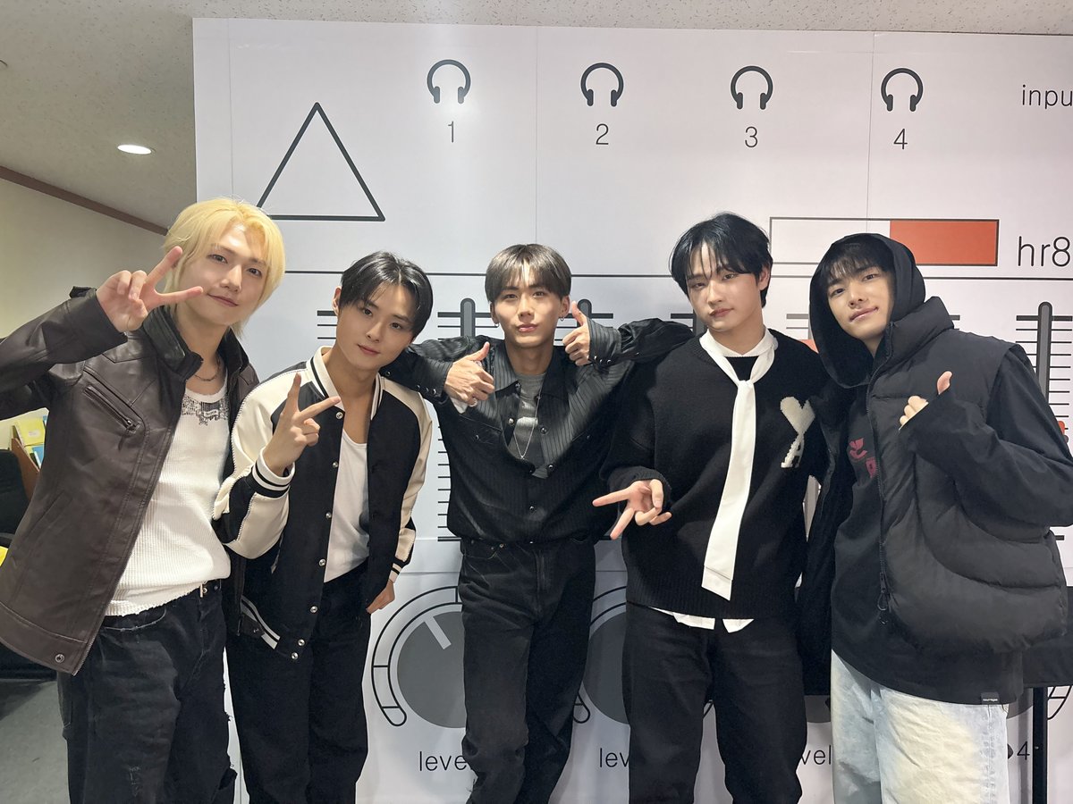 [📸] 251103 Arirang RADIO Radio'n Us

🎧🎶

#DKZ #디케이지
#TASTY #테이스티