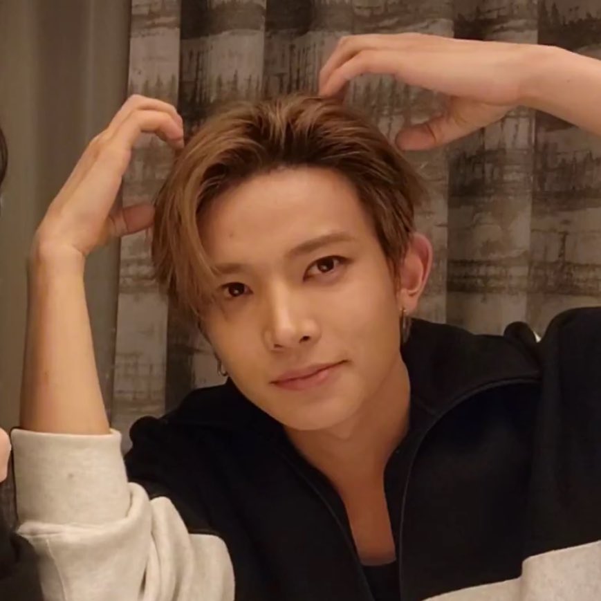 BRO REALLY GOT HEESEUNG DOING AEGYO 😭