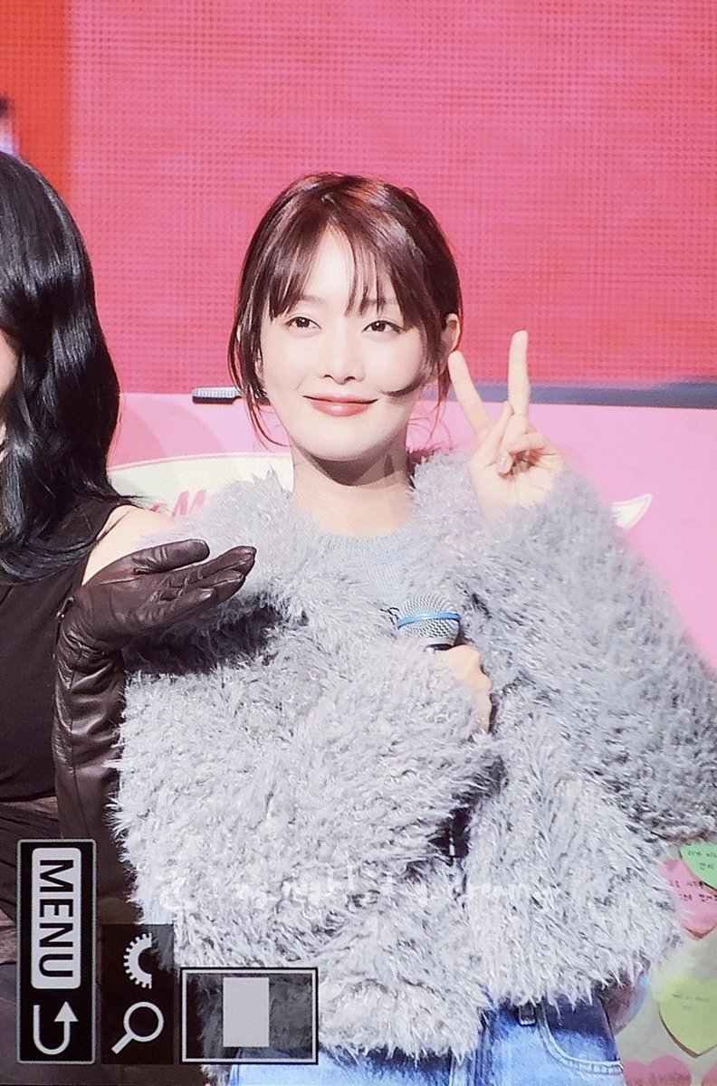 251103 댕댕댕 면솔로 응원🥹🥹

#아이들 #idle #민니 #MINNIE #มินนี่