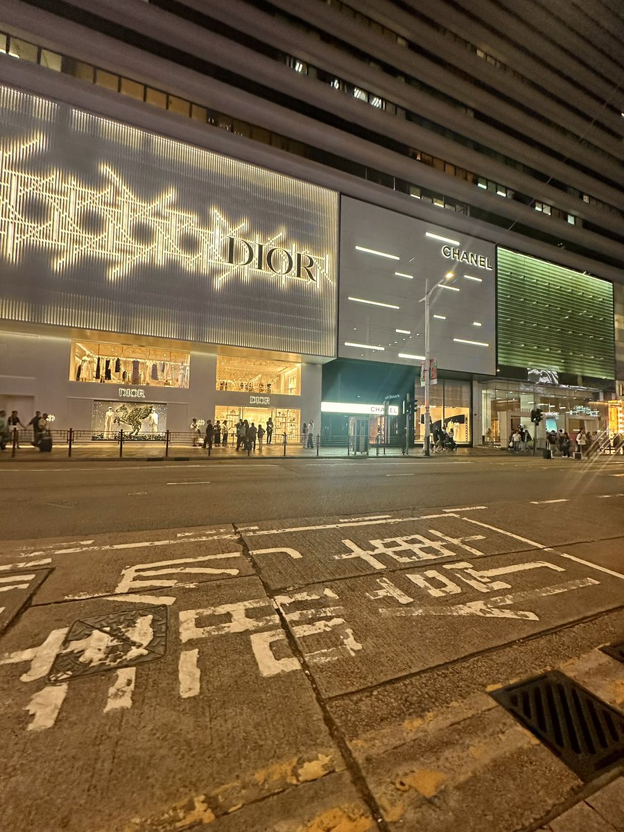 plotouise's tweet image. home is where the heart is . . . 🏡 !