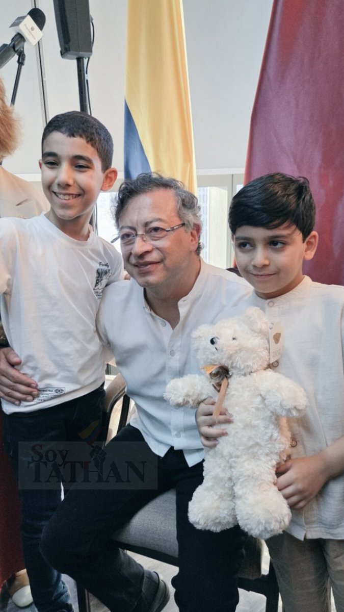 SoyTathanYate's tweet image. Le cumplió a Mahmud, ¡muy bien presidente @petrogustavo!.

Describe al presidente en una sola palabra.😍

#PactoHistorico #GustavoPetro #FrenteAmplio