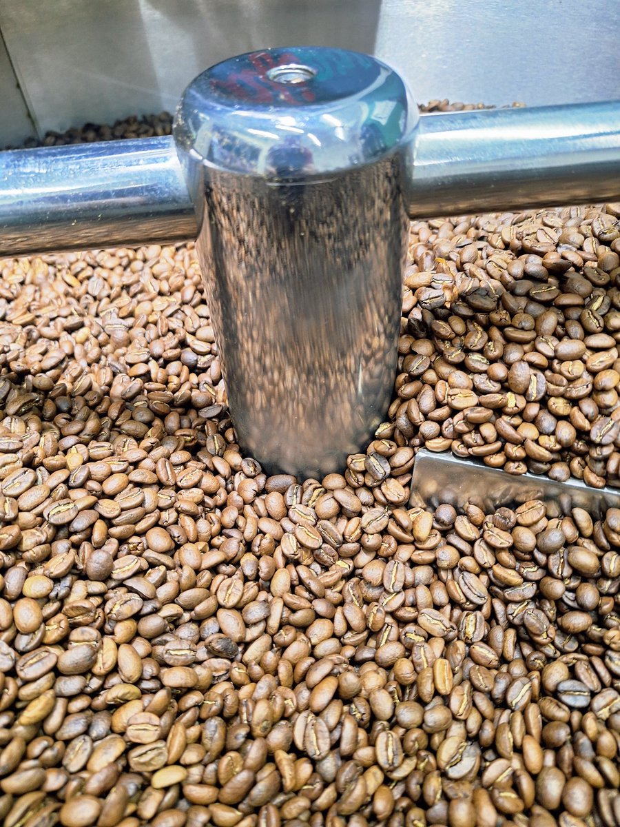 CafeFincaSM's tweet photo. Nuestro #café en tu tolva? Claro que es posible. Somos productores y tostadores de #café de #Puebla. Entendemos de producción, entendemos de tueste y sobre todo, entendemos a nuestros clientes. Ofrecemos soluciones para cualquier tipo de negocio con garantía en cada grano. https://t.co/sZziXxFmmM