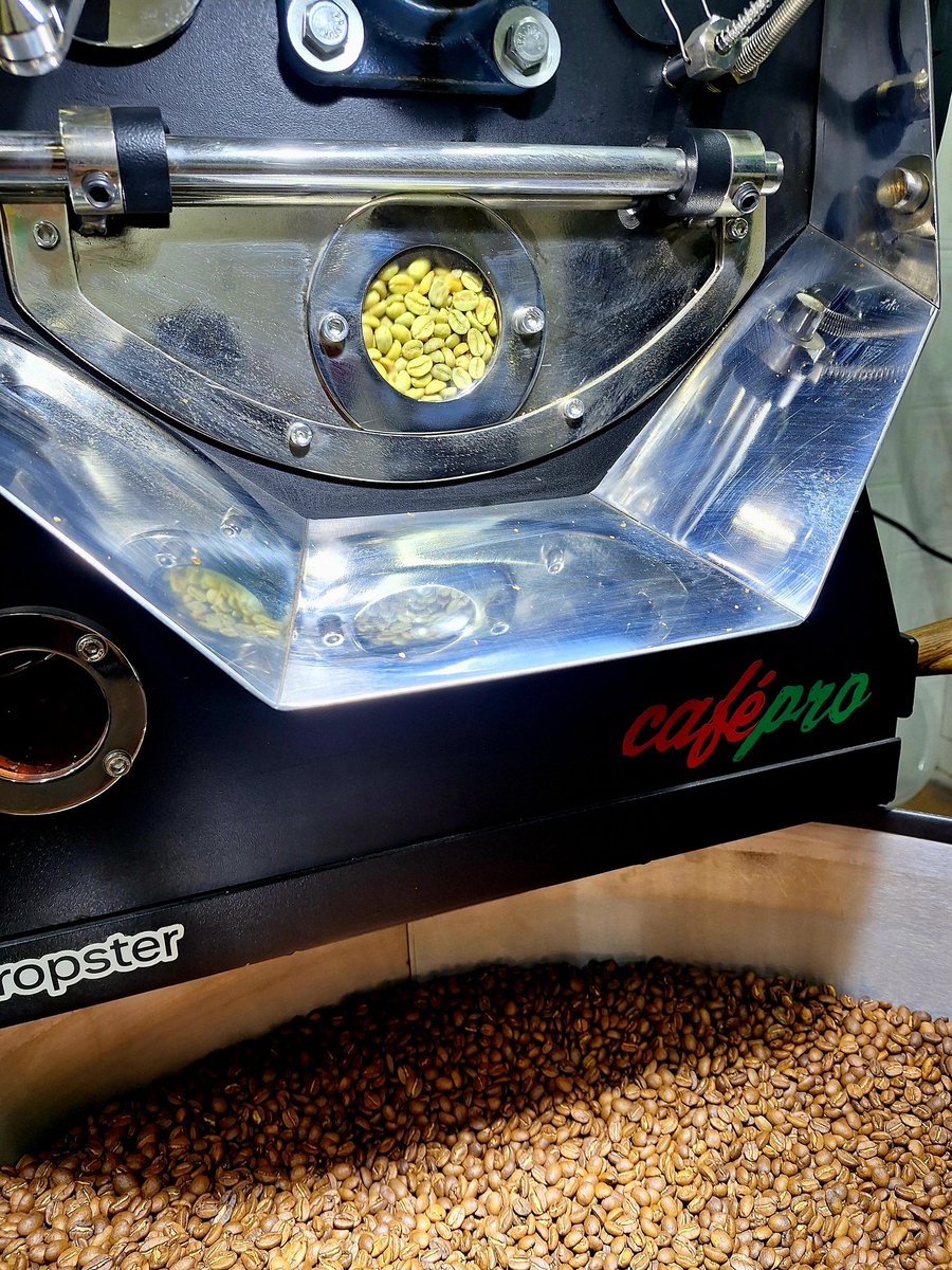 CafeFincaSM's tweet photo. Nuestro #café en tu tolva? Claro que es posible. Somos productores y tostadores de #café de #Puebla. Entendemos de producción, entendemos de tueste y sobre todo, entendemos a nuestros clientes. Ofrecemos soluciones para cualquier tipo de negocio con garantía en cada grano. https://t.co/sZziXxFmmM