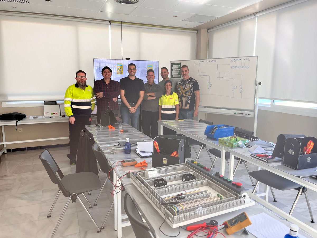 auxiliarcon's tweet image. Arrancamos una nueva edición de nuestro programa de formación técnica interna: el #FPAC. 📚🚀