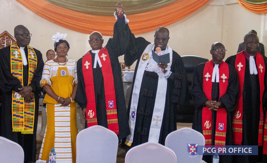 PresbyOfficial's tweet image. Chairperson of the Upper Presbytery, Rev. Roger Awudibah Wegurih, has promised to continue the legacy of his predecessors by completing key projects and expanding the church’s reach. Speaking at his induction ceremony, Rev. Wegurih stated his commitment to teamwork and growth.