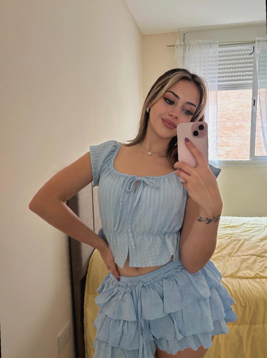 lowkey considering becoming nocturnal, night me seems way cooler