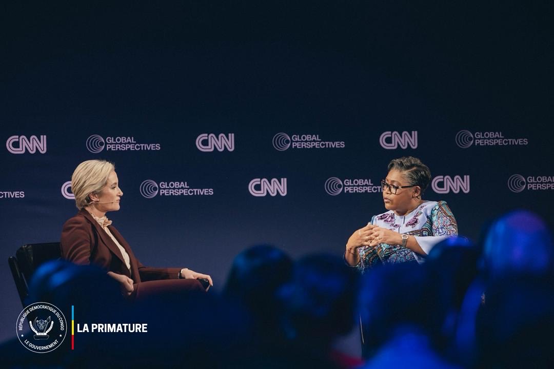 PrimatureRDC's tweet image. #CNNGlobalPerspectives
03 novembre 2025 | Dans le cadre de la CNN Global Perspectives Conference on Africa, la Première Ministre Judith Suminwa Tuluka a pris part à un échange de haut niveau avec Melissa Bell de CNN, marqué par trois messages forts :

• L’urgence d’un retour…