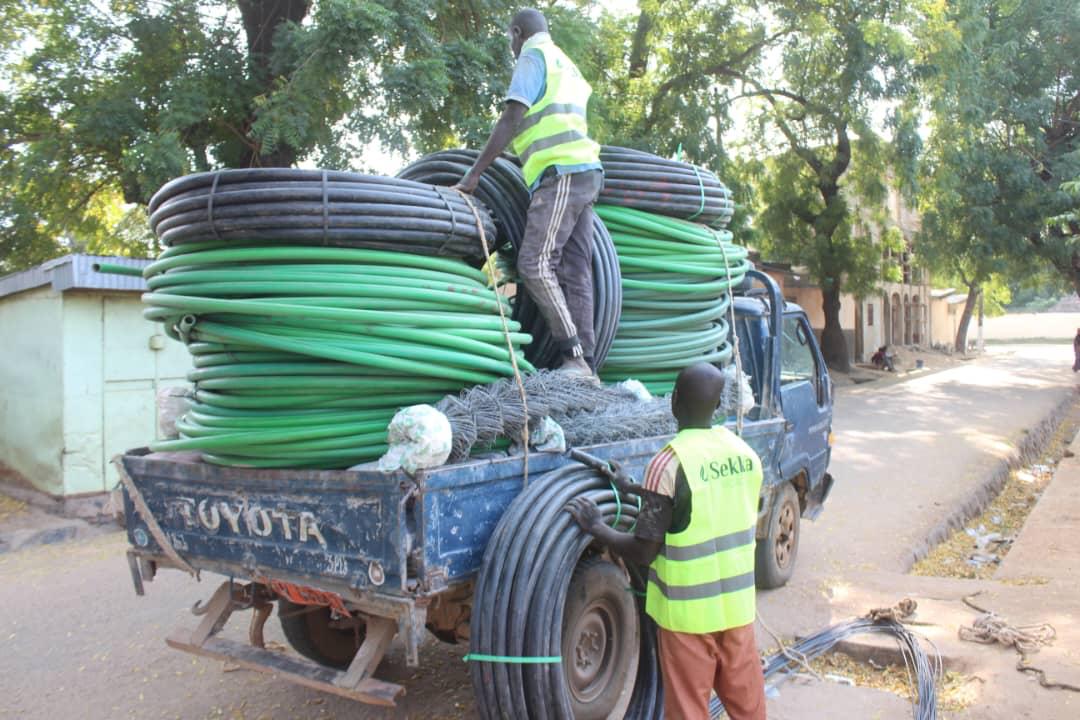 sekkaworld's tweet photo. Kamerun Maroua Su Dağıtım Projesi 

Maroua bölgesindeki su dağıtım projemizde önemli bir aşamaya geçtik.
Boru hattı döşeme çalışmalarımız başladı.
Toplum sağlığı, sürdürülebilir kalkınma ve yaşam kalitesini artırmak için kararlılıkla çalışıyoruz. https://t.co/NM2hYIetPa
