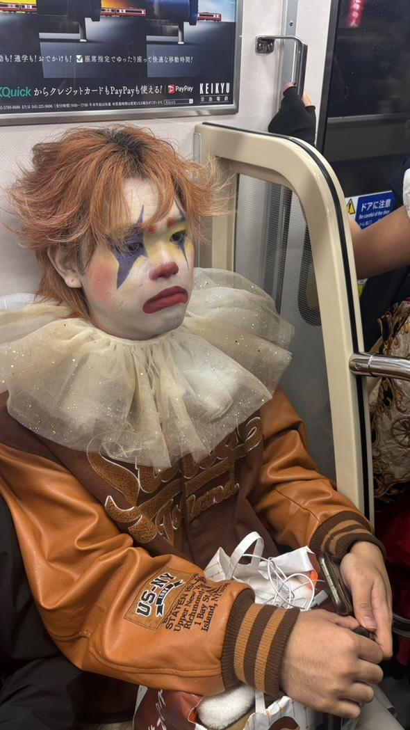 FS_MEh's tweet photo. Late halloween post🤡 https://t.co/uVOinrTaVx