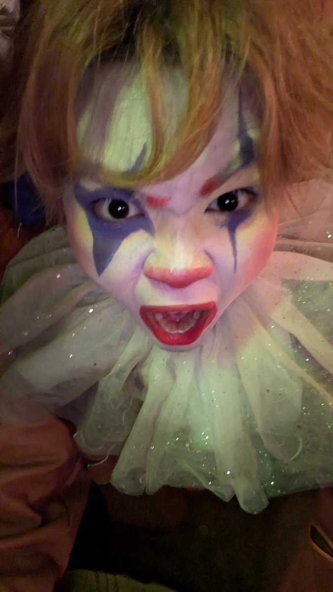 FS_MEh's tweet photo. Late halloween post🤡 https://t.co/uVOinrTaVx