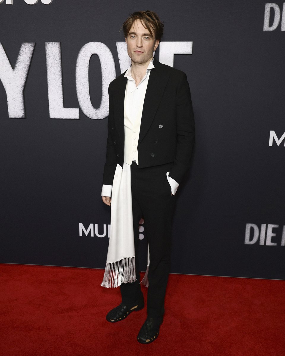 Dior's tweet photo. Dior ambassador Robert Pattinson appears in custom Dior by Jonathan Anderson for the “Die My Love” premiere https://t.co/6VpeYPC1Dy