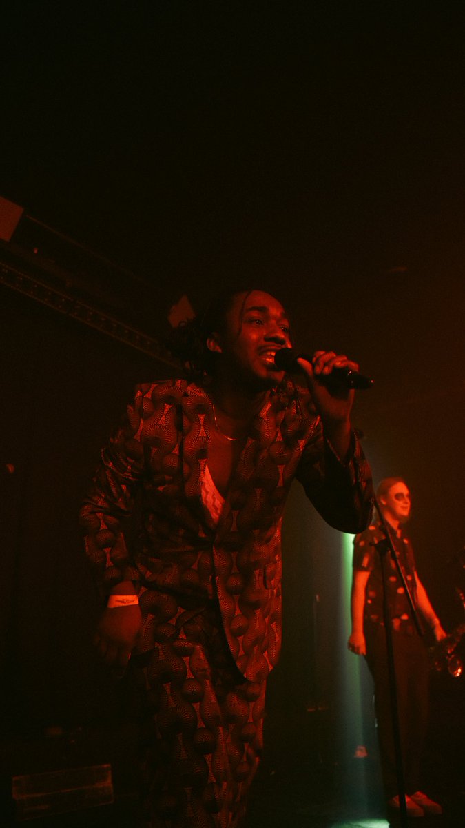 FreeDiscoLabel's tweet image. London, you showed out. 🇬🇧✨
@RicWilson live at @ColoursHoxton — another unforgettable night on the #americarunsondiscotour 

📸: @pegiefilms 

#RicWilson #AmericaRunsOnDisco #London #ColoursHoxton #FreeDisco