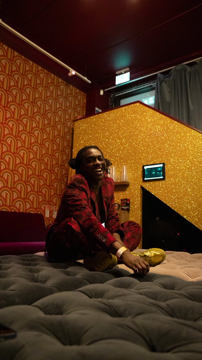 FreeDiscoLabel's tweet image. London, you showed out. 🇬🇧✨
@RicWilson live at @ColoursHoxton — another unforgettable night on the #americarunsondiscotour 

📸: @pegiefilms 

#RicWilson #AmericaRunsOnDisco #London #ColoursHoxton #FreeDisco