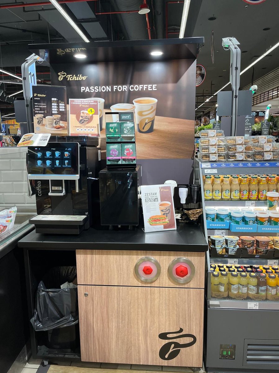 #NEWS:
Mamy przyjemność poinformować o rozszerzeniu strategicznego partnerstwa z #Tchibo Coffee Service Polska! Dzięki tej współpracy, w wybranych hipermarketach #CarrefourPolska możecie już kupić świeżo parzoną kawę przygotowywaną profesjonalnie na miejscu w sklepie. Zapraszamy!