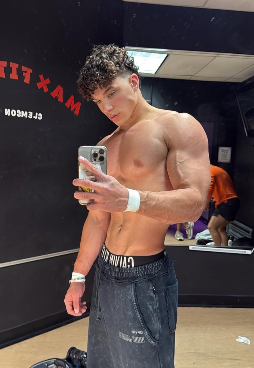 cashgodjj's tweet image. No mercy