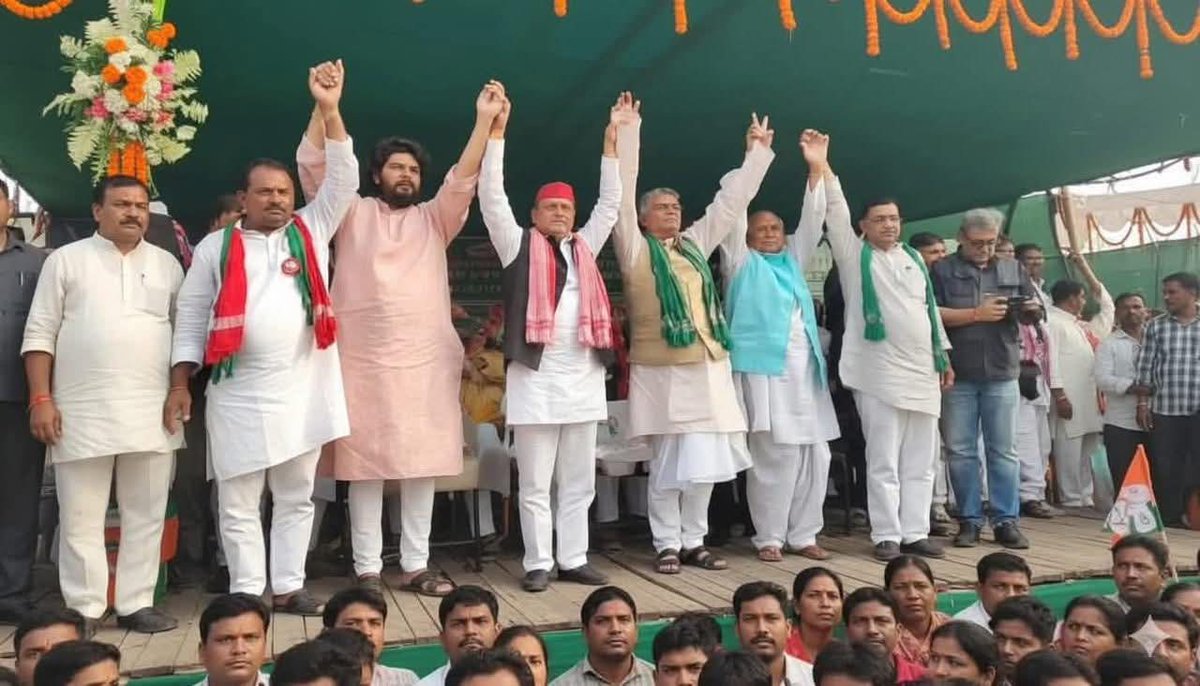 786farooqu's tweet photo. 📍 रघुनाथपुर में बदलते दौर की आहट!

जनता की उम्मीदों के साथ, अखिलेश यादव पहुंचे Osama Shahab के साथ कंधे से कंधा मिलाकर ✊
अबकी बार जनता का इन्कलाब, विकास की तेज़ किताब! 
#Raghunathpur #AkhileshYadav #OsamaShahab https://t.co/cVEdQ33lXv