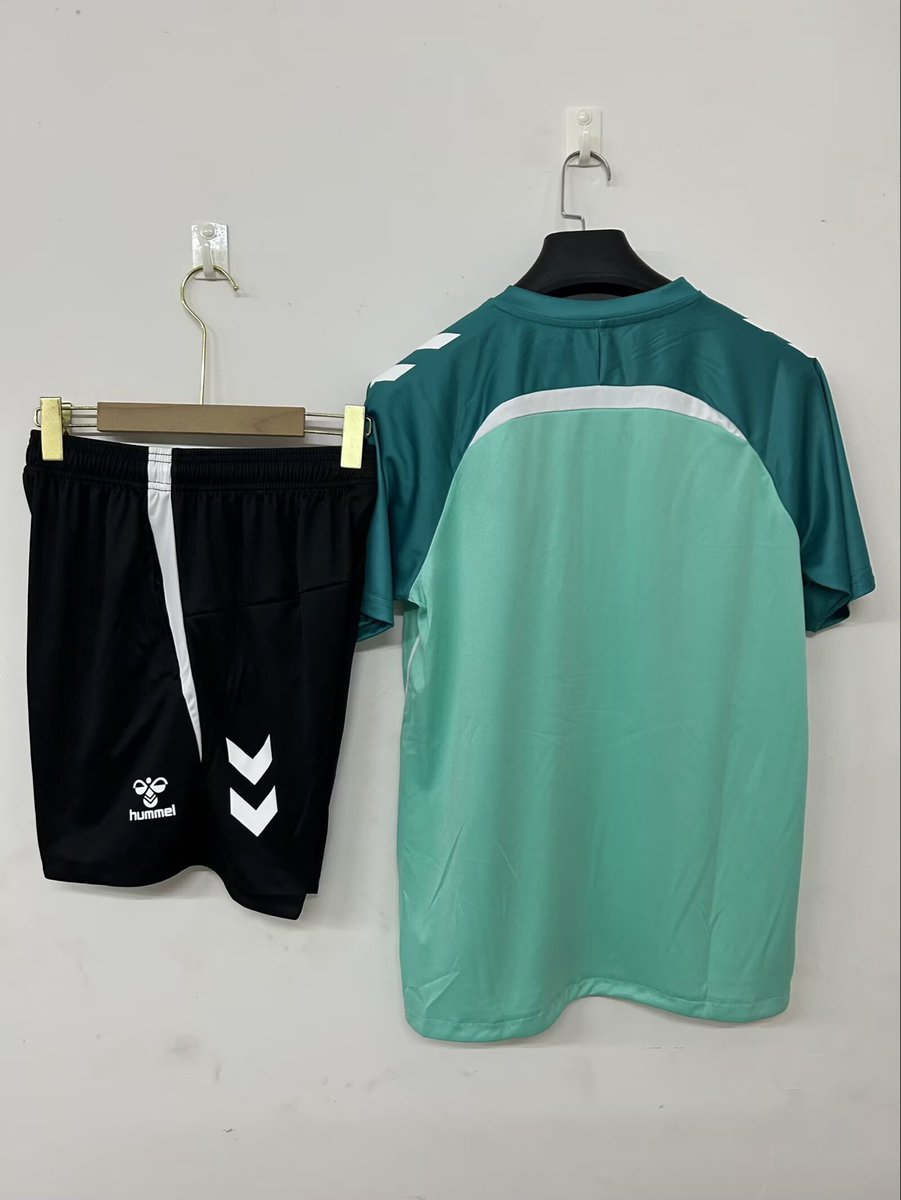 Camishop tweet media