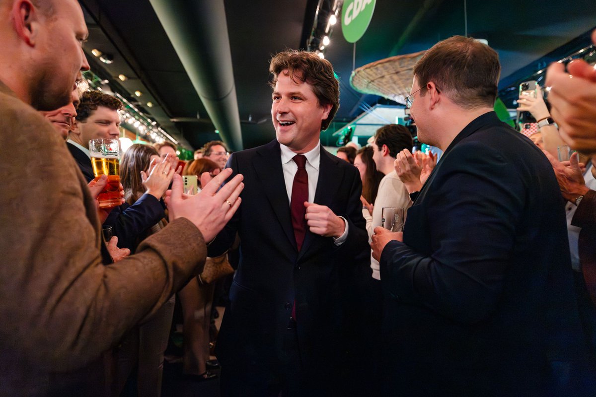 De afgelopen twee jaar is er hard gewerkt aan het nieuwe <a href="/cdavandaag/">CDA</a>. Dat werk levert steeds meer zichtbare resultaten op: zo boekten we vorige week onder leiding van <a href="/HenriBontenbal/">Henri Bontenbal</a> een mooie verkiezingsoverwinning en het ledenaantal groeit enorm! 1/2