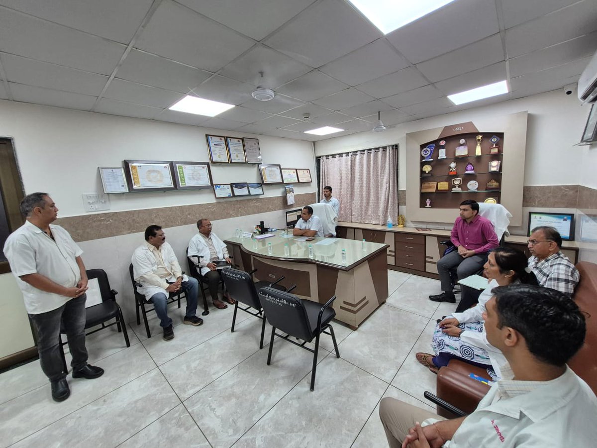 collectorkheda's tweet photo. આજરોજ આરોગ્ય સ્વાગત કાર્યક્રમના ભાગરૂપે સિવિલ હોસ્પિટલ, નડિયાદના Dental વિભાગ અને ENT વિભાગની સમીક્ષા કરવામાં આવી.આ વિભાગોની ઉપલબ્ધ સુવિધાઓ તથા સારવાર પ્રક્રિયા વિશે માહિતી મેળવી, જરૂરી સૂચનાઓ આપી. https://t.co/Xp23ApujnL