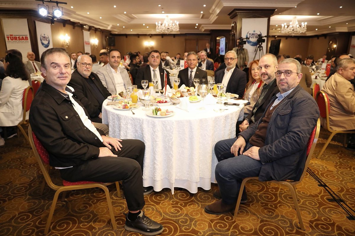 fbaglikaya's tweet photo. TÜRSAB Bölge Temsil Kurulları Değerlendirme Toplantıları çerçevesinde, İstanbul Fatih BTK Başkanımız Gürkan Özcan ve İstanbul Fatih BTK Yönetim Kurulu Üyelerimizin ev sahipliğinde, bölgemizde faaliyet gösteren seyahat acentalarımızla bir araya geldik.

Üyelerimizle birebir temas kurarak sektörün mevcut durumu ile seyahat acentalarımızın talep ve beklentilerine ilişkin karşılıklı fikir alışverişinde bulunduk. TÜRSAB olarak bugüne kadar yürüttüğümüz çalışmaları paylaşırken, sektörümüzün geleceğine yönelik atılacak adımları birlikte değerlendirdik.

Katılım sağlayarak katkıda bulunan tüm meslektaşlarıma teşekkür ederim.