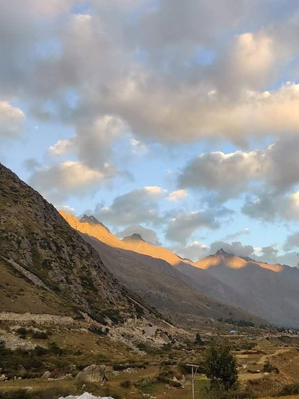 Vic_k_ey's tweet image. Mind blowing view before sunset...

#GoodEvening #Pals 🌇🍀🐦
Wishing you a marvelous #Monday
Have a relaxing time ahead
Very warm regards🌲🌹🙏

#IncredibleIndia 🇮🇳- Chitkul, last inhabited Indian village on the #India-#Tibet border in Kinnaur district, #Himachal Pradesh...