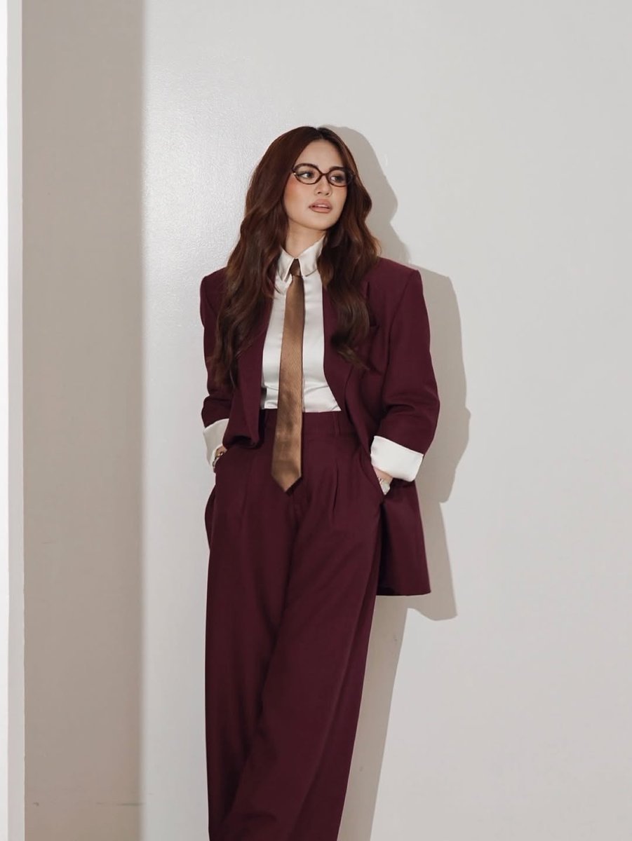 gmanetwork's tweet image. IT&apos;S GIVING GIRLBOSS ENERGY! 💼👠 

Asia’s Limitless Star #JulieAnneSanJose is serving power, poise, and perfection in every frame. ✨

📸: myjaps / Instagram