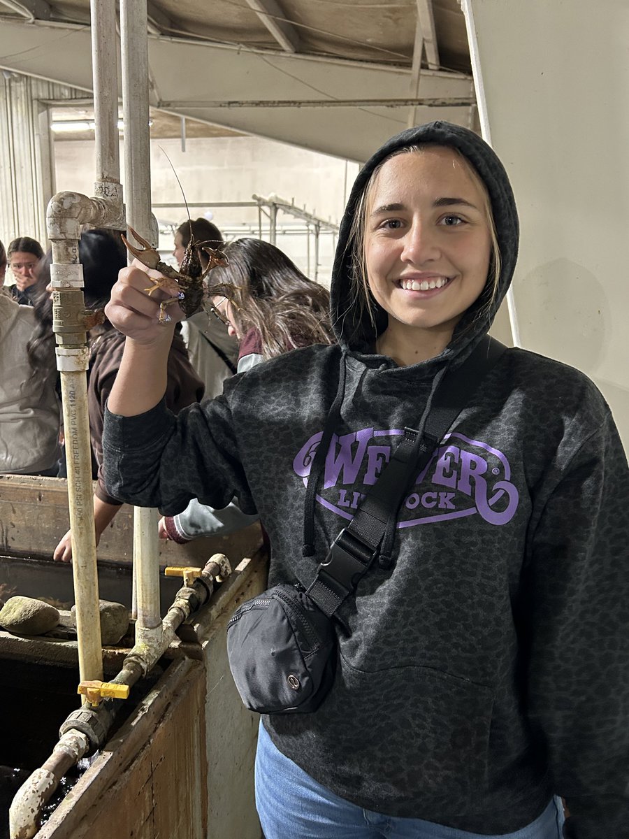 BGHSFFA's tweet photo. Last day!  A great start to the day at Ozark Fisheries for a tour.  Over 100 million goldfish and koi are spawned at the farm and sold nationwide to pet stores, landscape businesses and personal use. https://t.co/aolnfHSe3m