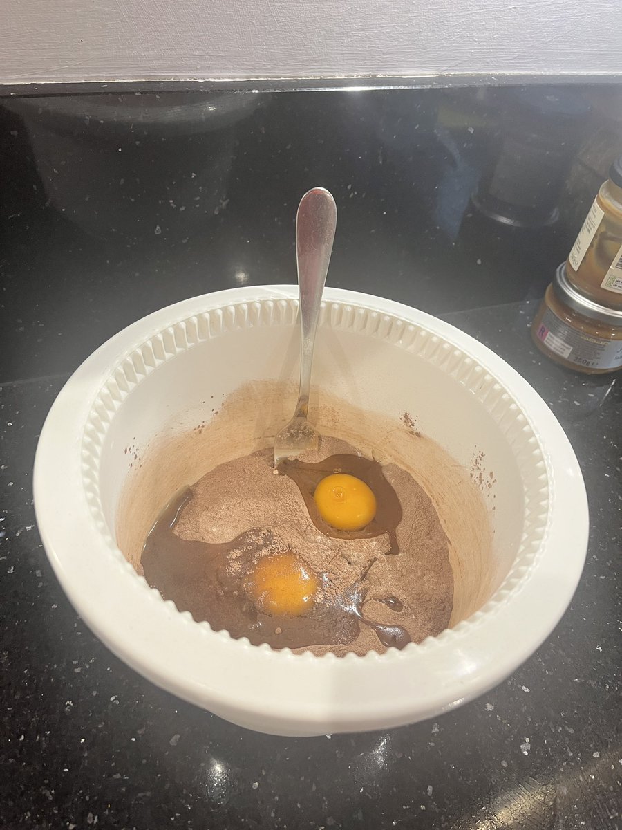 lee_wilkinson2's tweet image. 💥 In need of a quick sweet treat for the family? These chocolate caramel mug cakes are quick to make and cook in the microwave in two minutes! Enjoy making and ofcourse eating! 🍫 
 
💫🌟 Recipe: vm.tiktok.com/ZNdTS4tmS/
 
#WilkoCooks #Homemade #MugCakes #SaltedCaramel #FYP