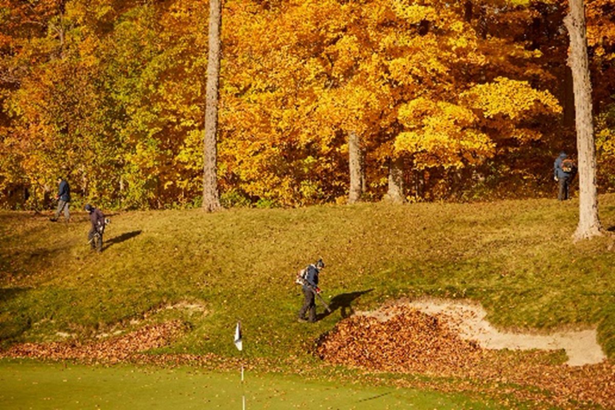 Prepare your greens for winter like a pro! 🏌️‍♂️❄️ Our expert Team is ready to support you through every stage of winterization. Got questions? We've got answers! Don't hesitate to reach out. #TurfLife greencast.ca/contactus