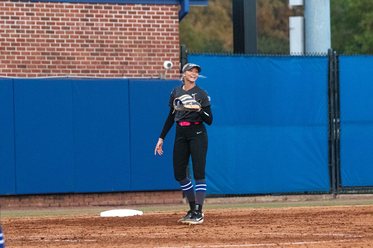 MemphisSoftball's tweet photo. 𝙃𝙖𝙥𝙥𝙮 𝘽𝙞𝙧𝙩𝙝𝙙𝙖𝙮 Brylee 🎉

#GoTigersGo | @bryleeb2025 https://t.co/QeGqEkqTb7